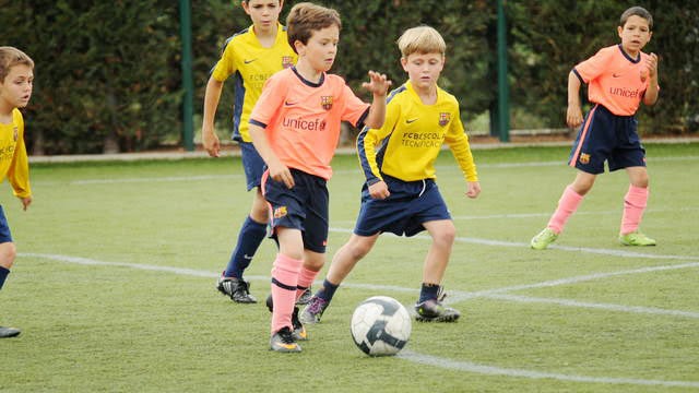 як навчити дитину грати в футбол
